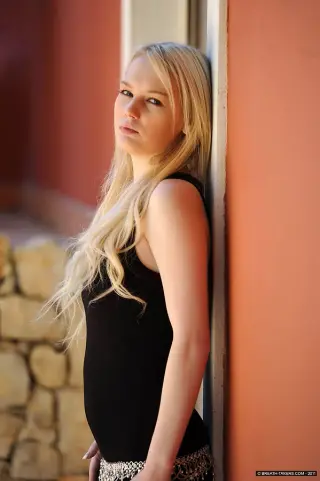 Sarka Slachova photo 9 — Slim, Blue