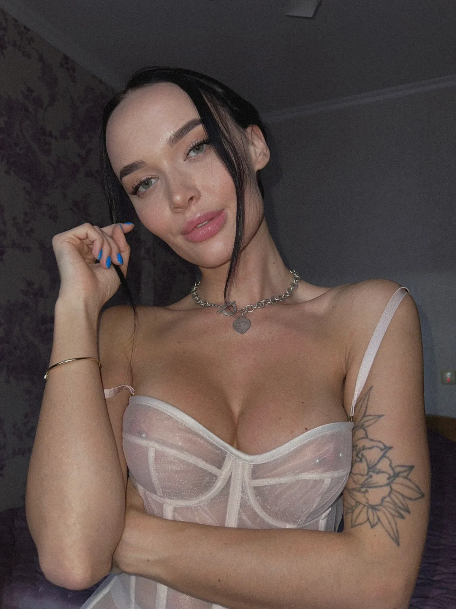 Sasha Sparrow photo 14 — Brown, Slim
