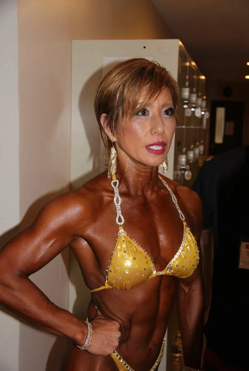 Satoko Yamanouchi photo 2 — Brown, Muscular