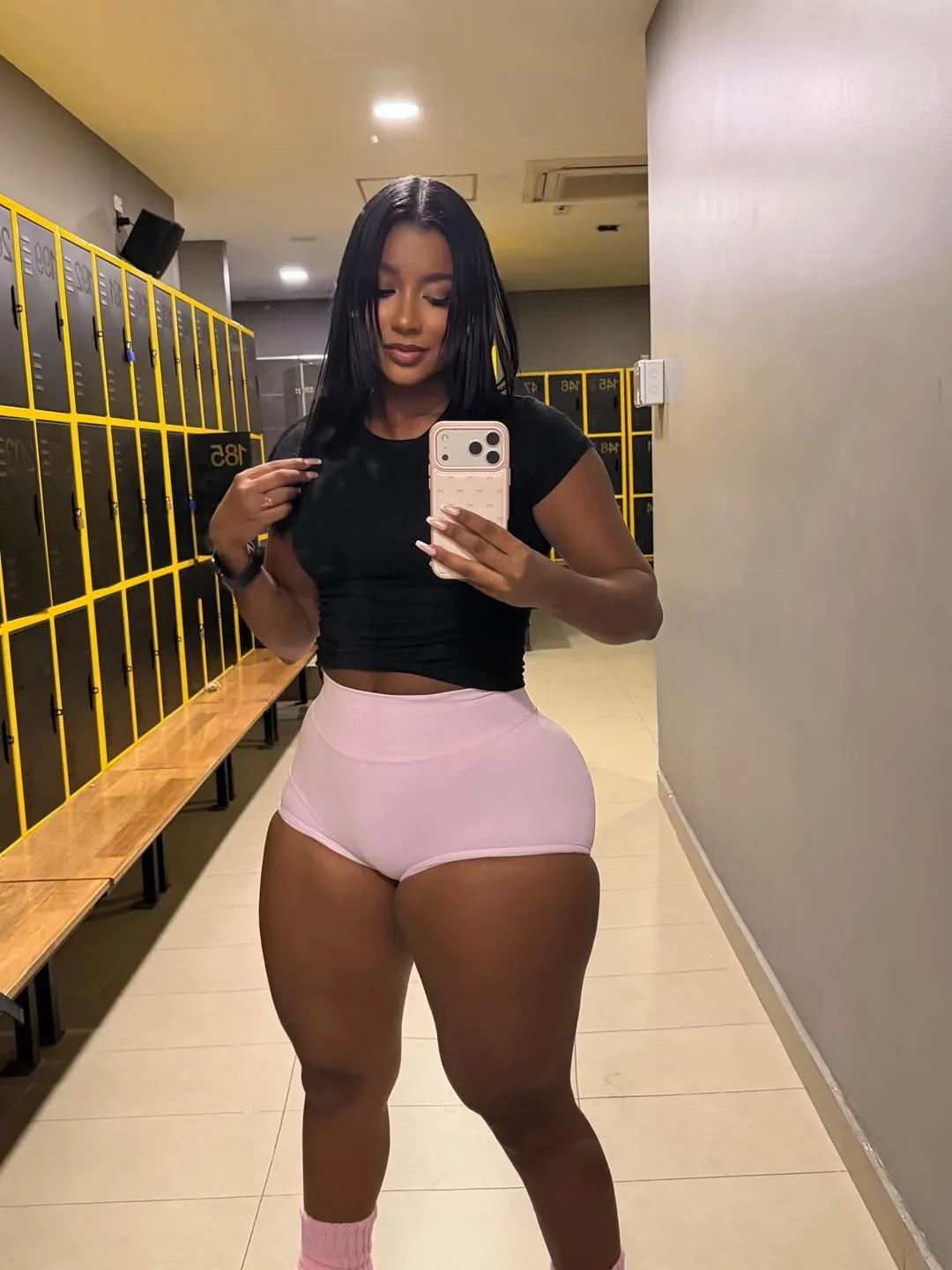 Selena Morales photo 1 — Colombian, Brown