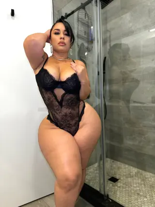 Selene Castle photo 17 — Latin, Plus Size Model