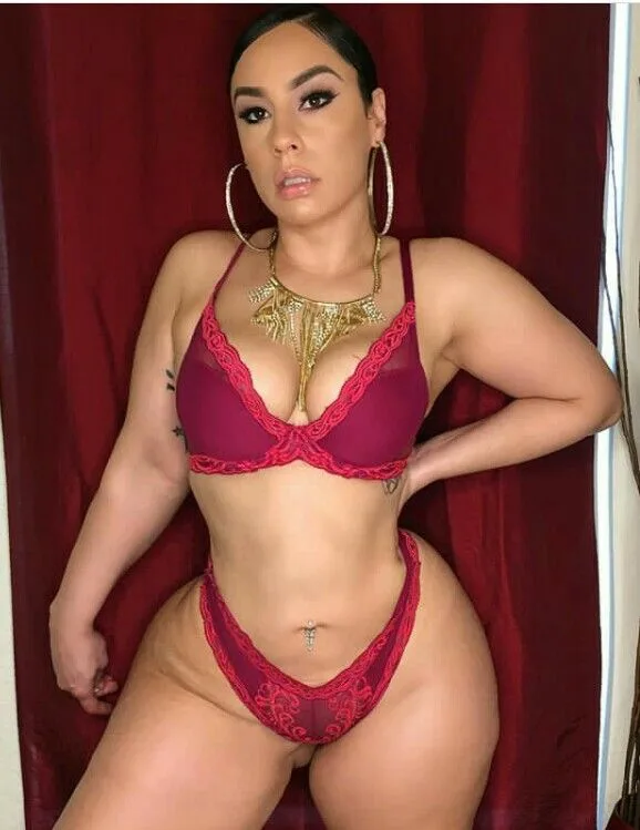 Selene Castle photo 3 — Chubby, Brown