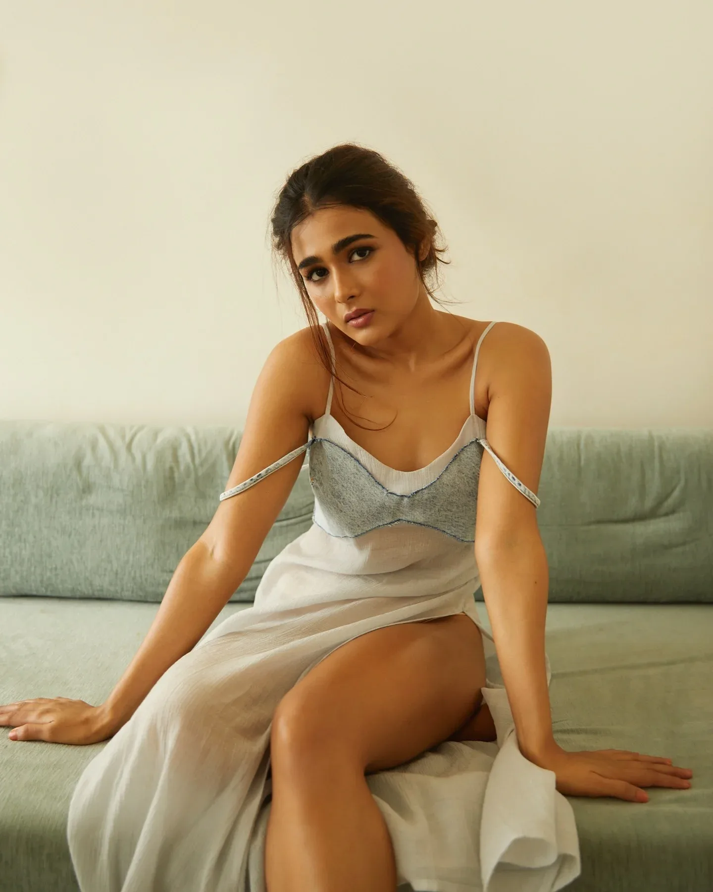 Shalini Pandey photo 4 — Brown, Asian