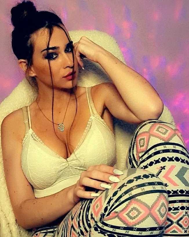 Sharon Queen photo 6 — ASMR Star, Camgirl, Danish