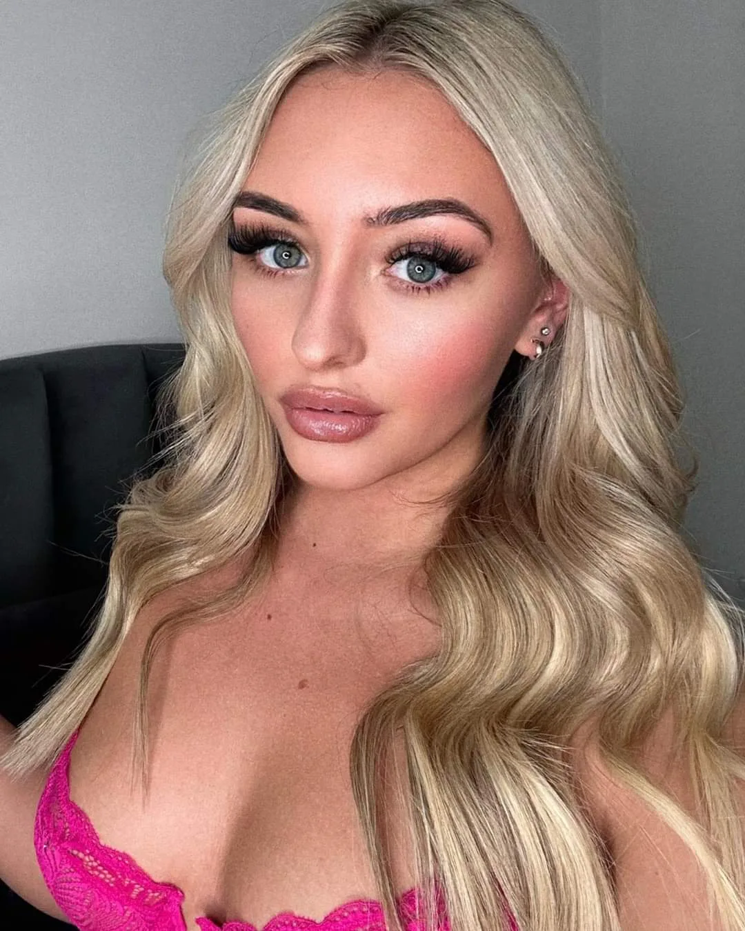 Shauna Pope photo 8 — Blonde, Average