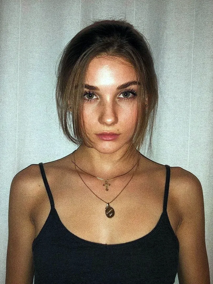 Shawna Della-Ricca photo 7 — Canadian),  (French, Auburn
