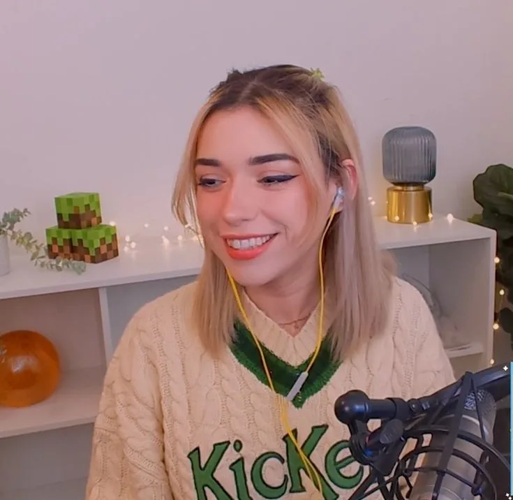 Shelby Grace photo 19 — Brown, Activist, Cosplayer, Gamer, Influencer, YouTuber