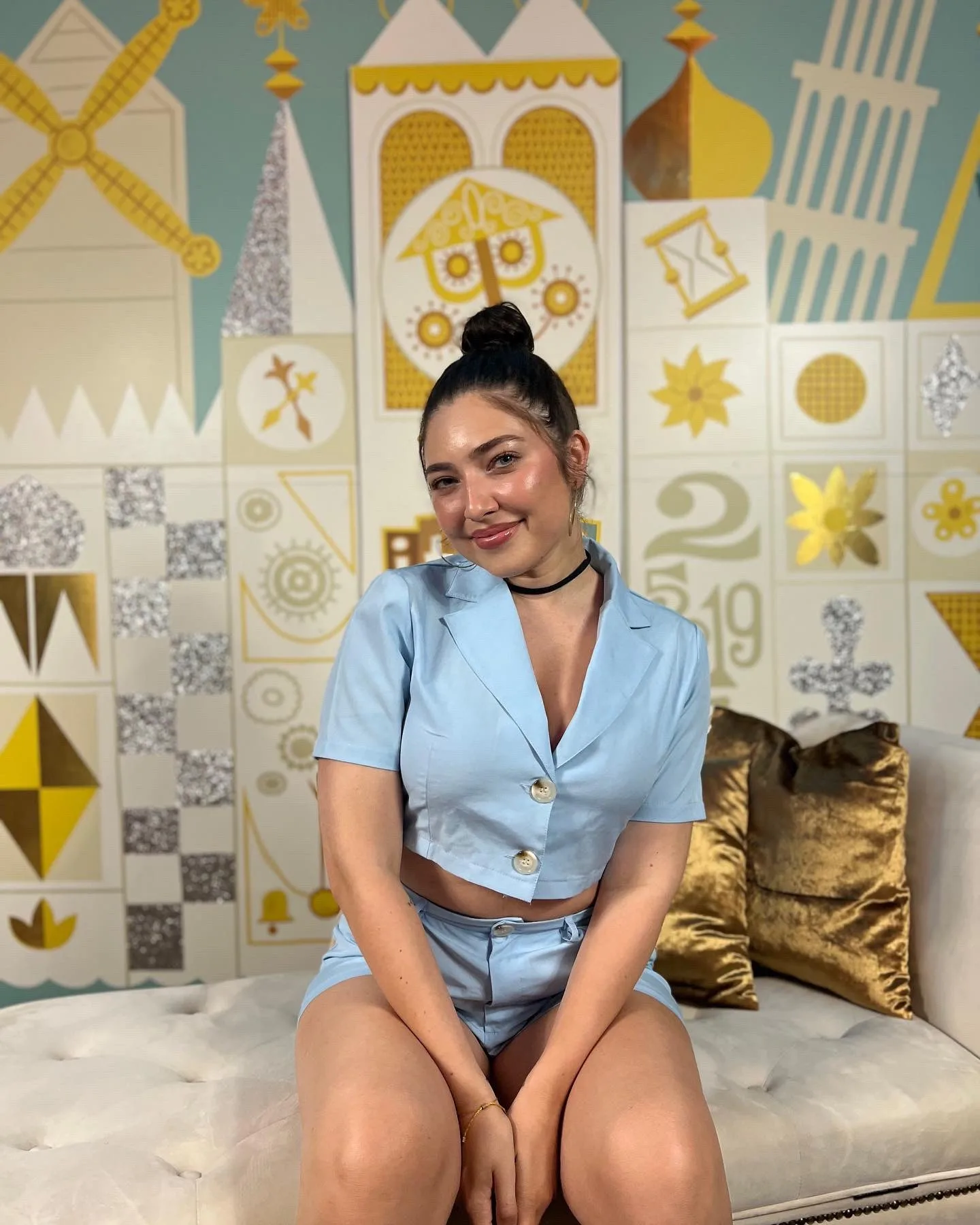 Shelby Young photo 15 — Average, Blue