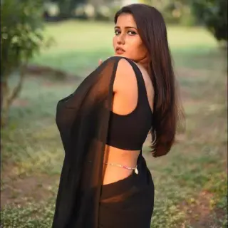 Shital Shaw photo 15 — Average, Brown