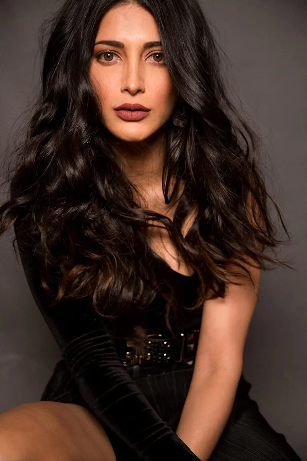 Shruti Hasan photo 15 — Slim, Brown
