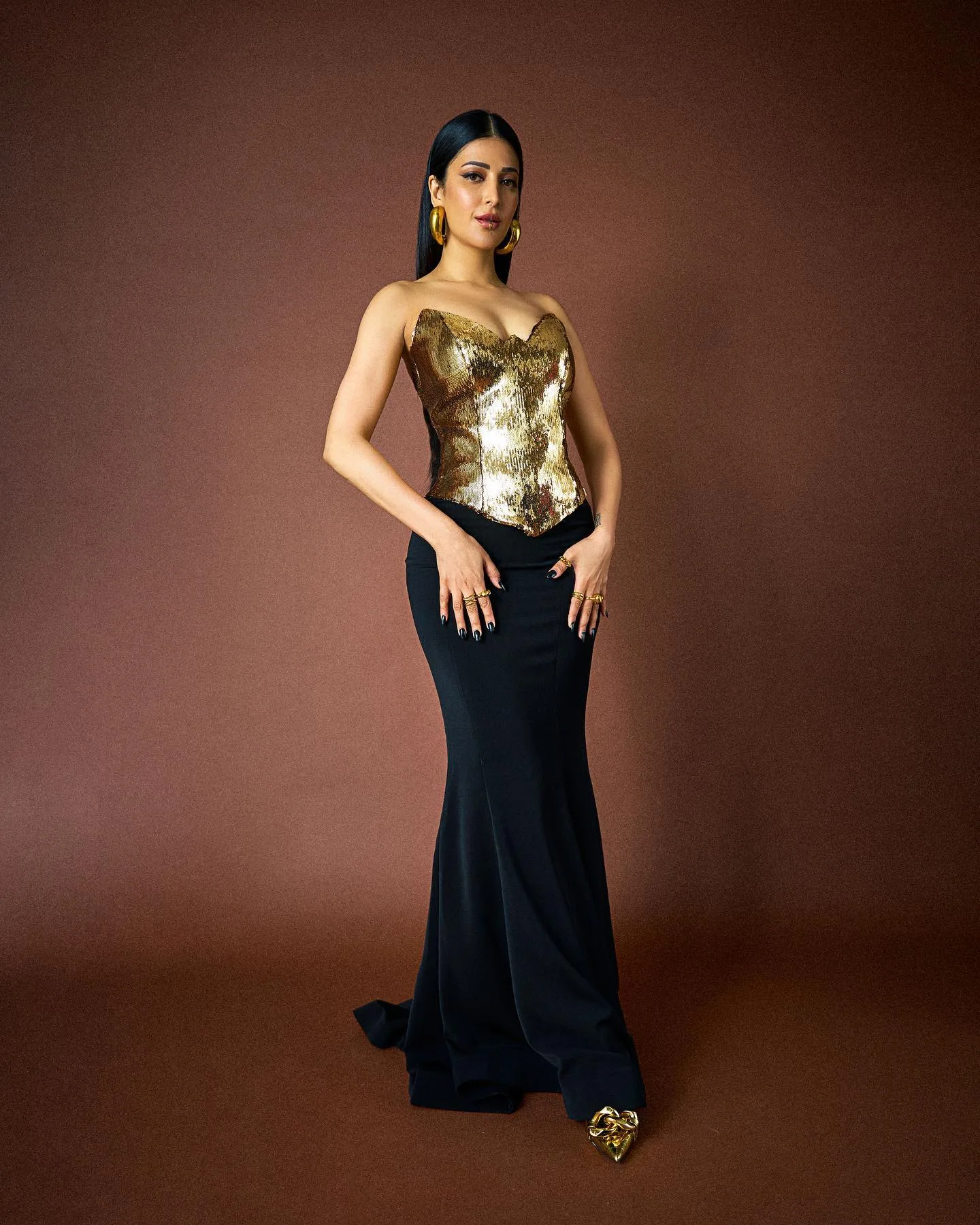 Shruti Hasan photo 17 — Asian, Actress, Artist, Influencer, Model, Musician, YouTuber