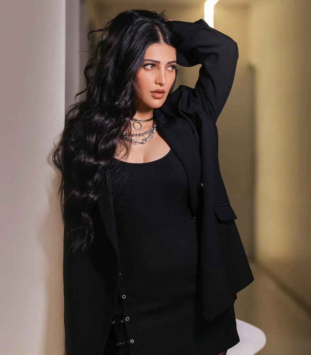 Shruti Hasan photo 18 — Actress, Artist, Influencer, Model, Musician, YouTuber, Indian