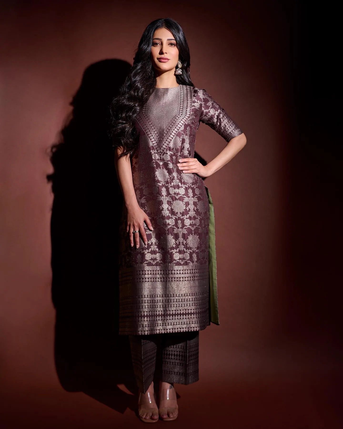 Shruti Hasan photo 21 — Slim, Brown