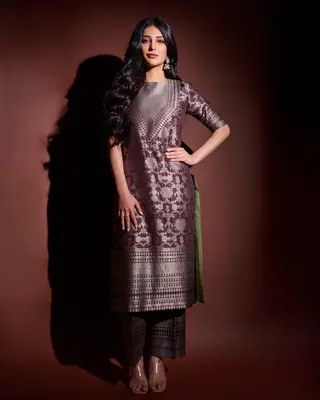 Shruti Hasan photo 21 — Slim, Brown
