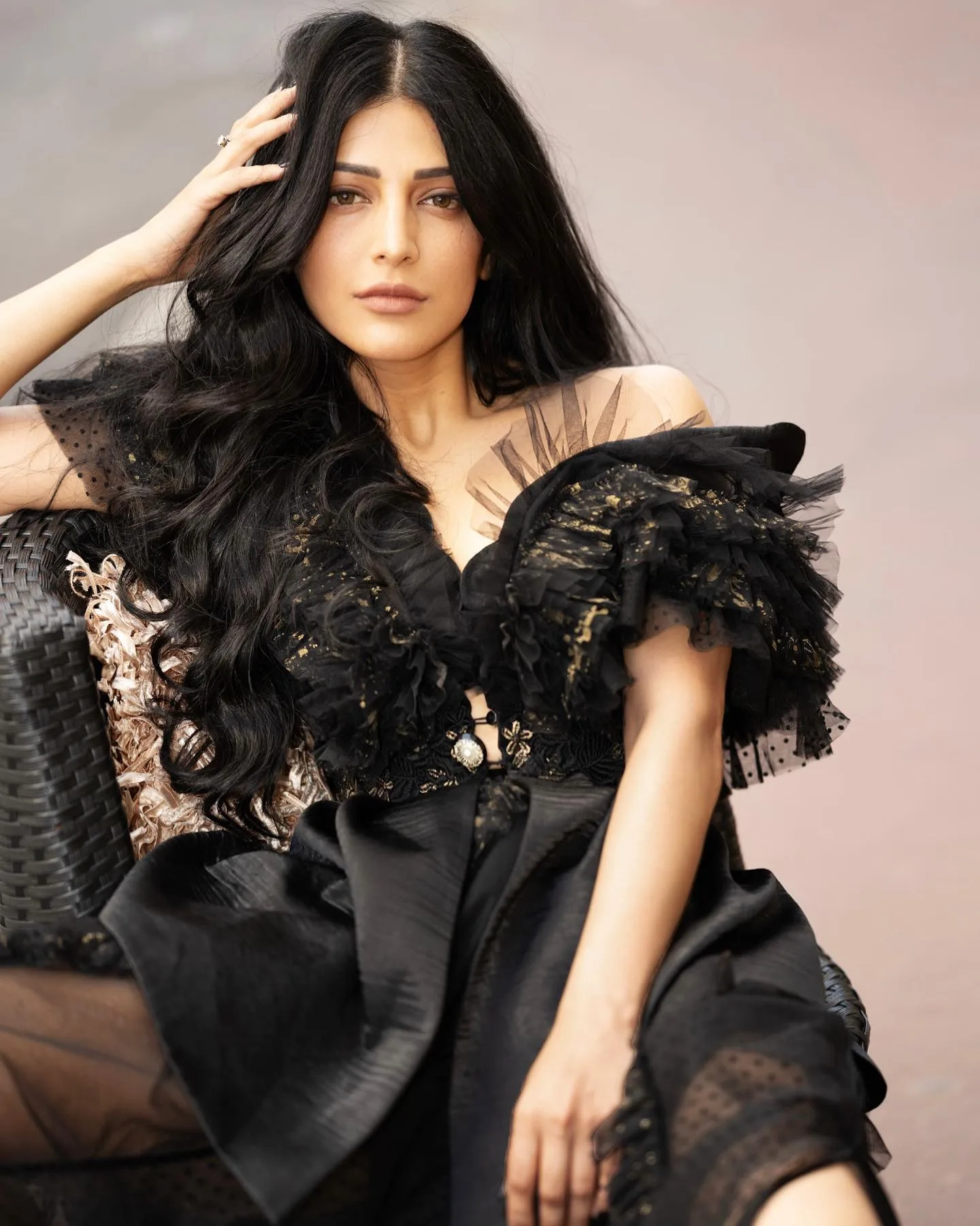 Shruti Hasan photo 25 — Indian, Black