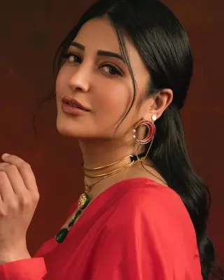 Shruti Hasan photo 6 — Actress, Artist, Influencer, Model, Musician, YouTuber, Indian
