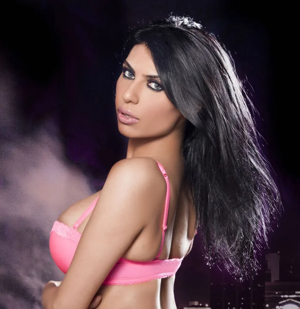 Sibel Meric photo 5 — Caucasian, Model