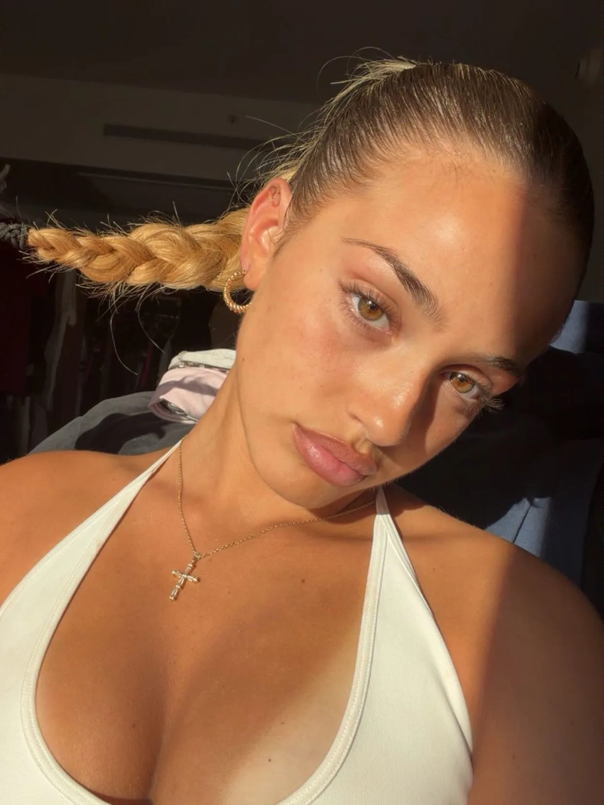 Sienna Long photo 4 — Brown, Caucasian
