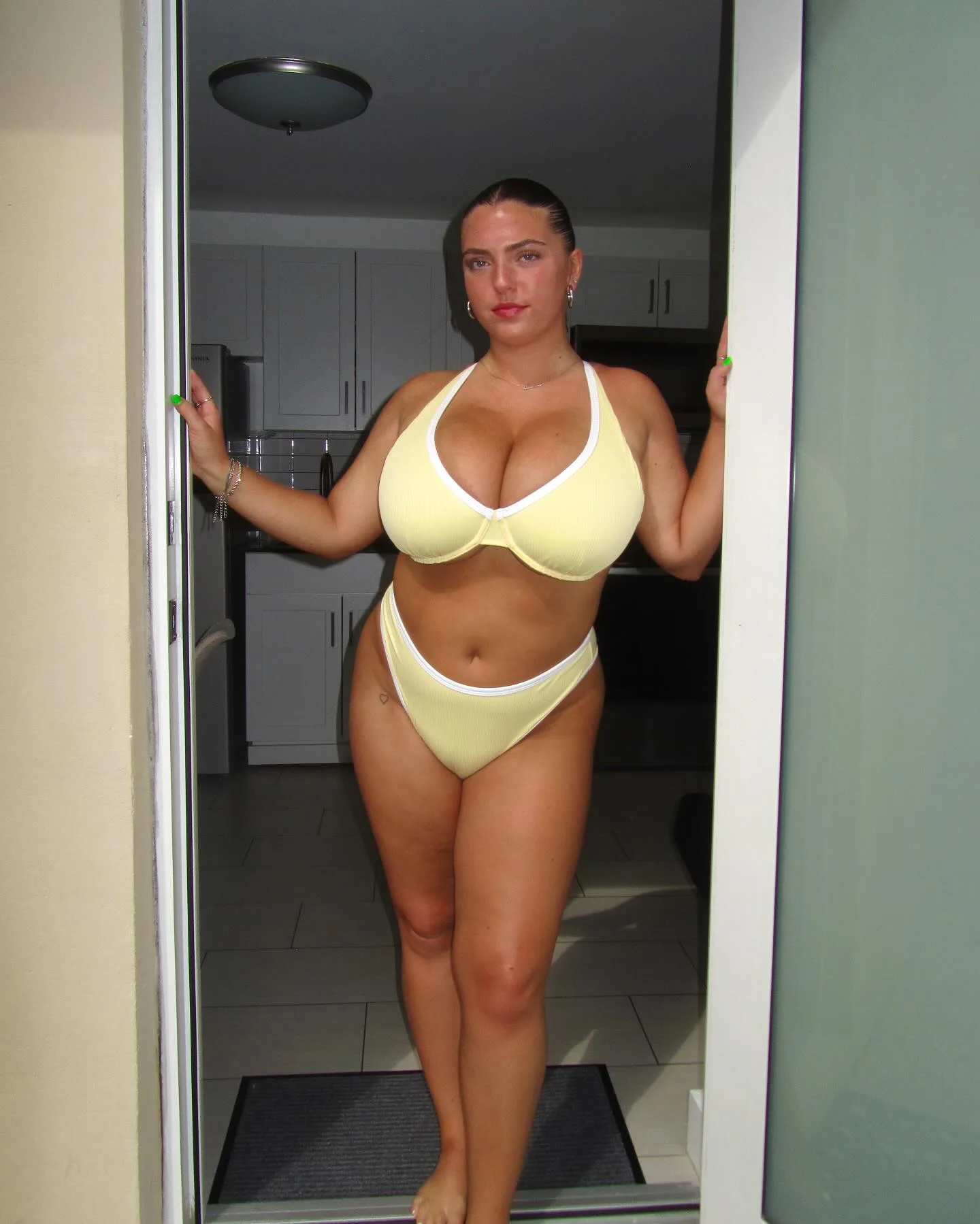 Sierra Bellingar photo 3 — BBW, Blue