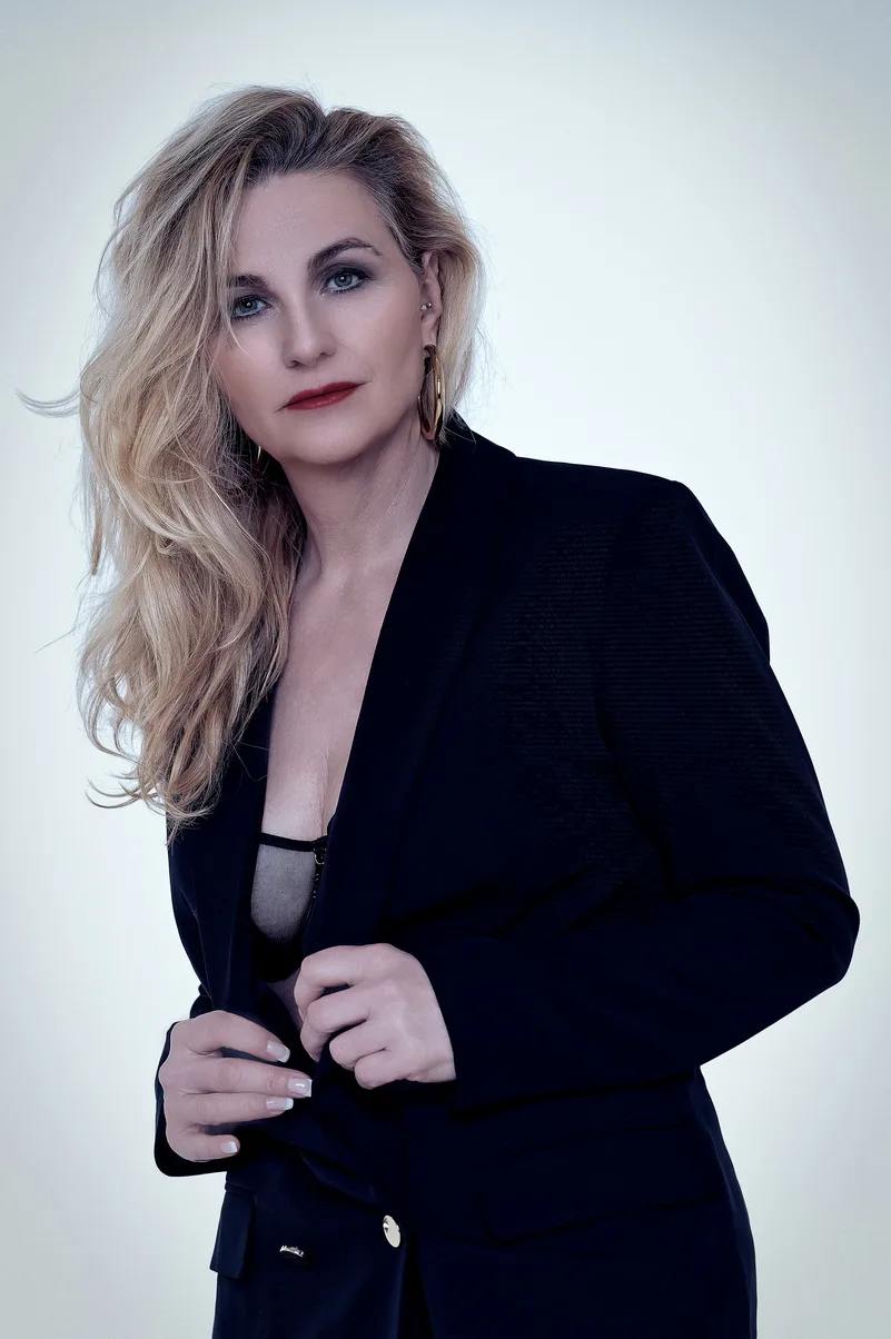 Sigrun Weist photo 2 — Blonde, Average