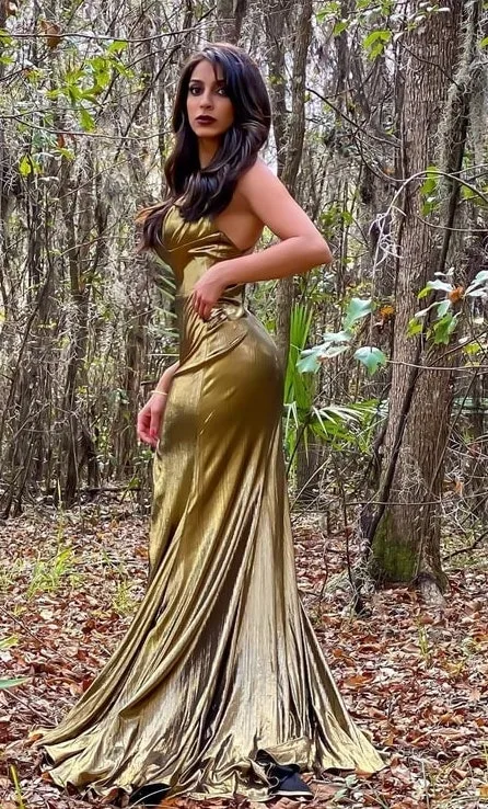 Simmi Singh photo 14 — Brown, Slim