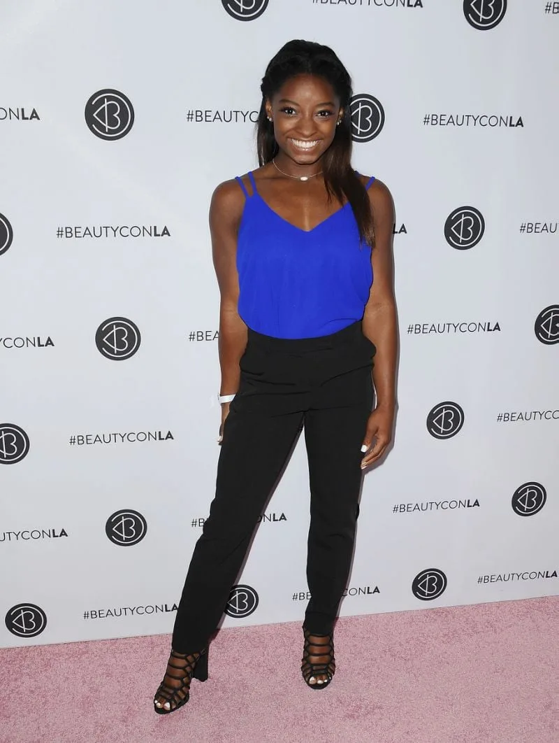 Simone Biles photo 4 — Brown, Black