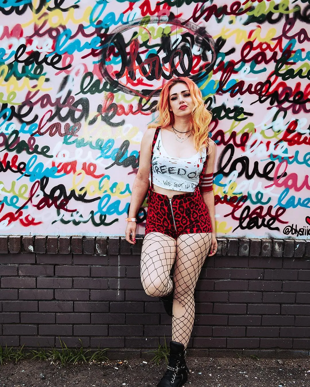 Skye Sweetnam photo 9 — Average, Blue