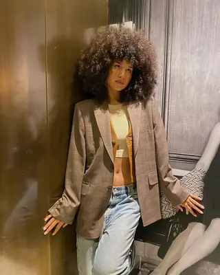 Sofia Wylie photo 15 — Slim, Brown