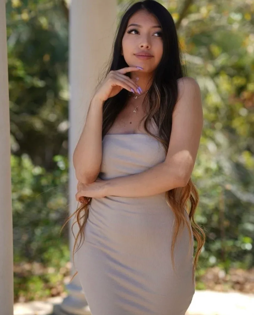 Sofie Gostosa — Adult Model, Camgirl, Cosplayer, Influencer, Model, Mexican),  (Filipino