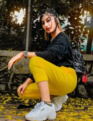 Somya Daundkar photo 3 — Average, Brown