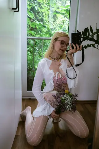 Soph Stardust photo 17 — Caucasian, ASMR Star, Cosplayer, Glamour Model, TikTok Star, YouTuber