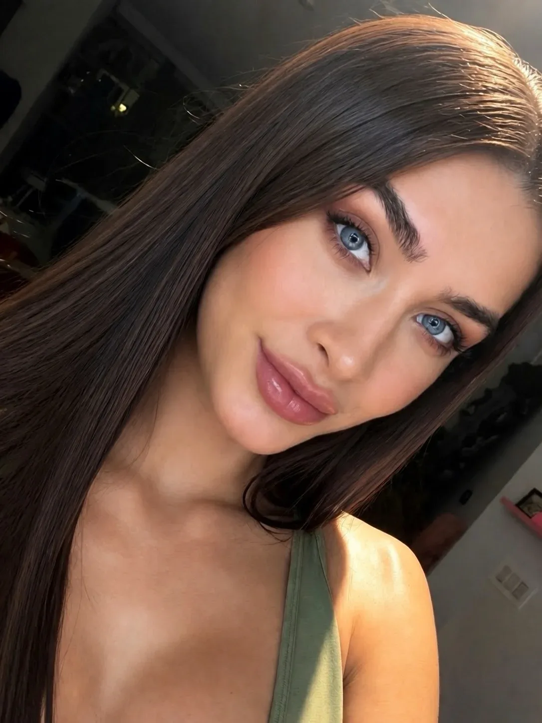 Sophi Summers photo 9 — Athletic, Brown