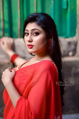 Soumi Saha photo 10 — Brown, Asian