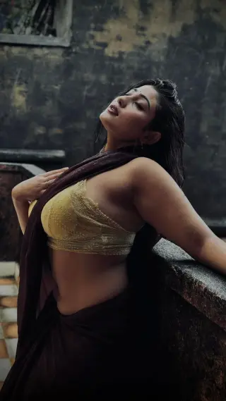 Soumi Saha photo 15 — Chubby, Brown