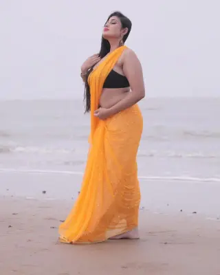 Soumi Saha photo 22 — Brown, Asian
