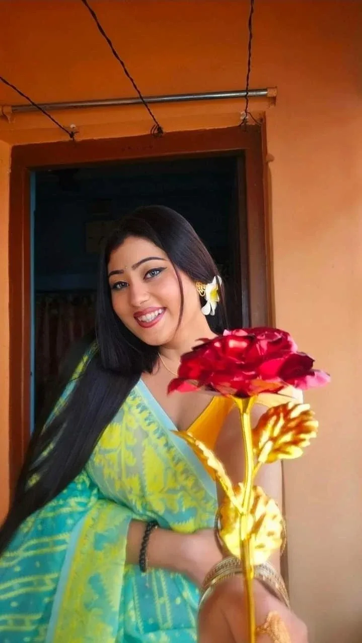 Soumi Saha photo 5 — Asian, Glamour Model, Plus Size Model