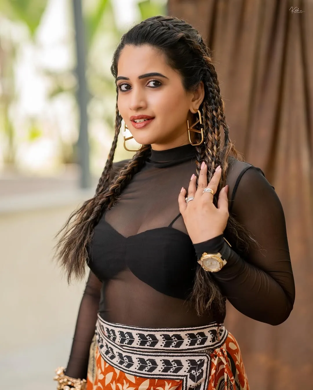 Sravanthi Chokarapu photo 16 — Brown, Asian
