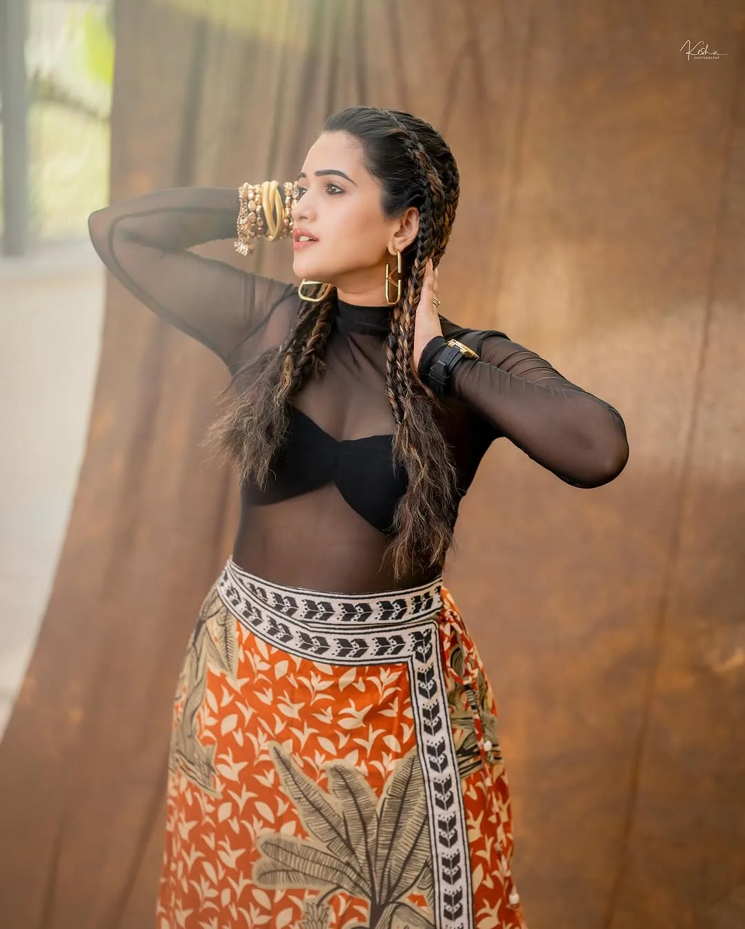 Sravanthi Chokarapu photo 17 — Asian, Actress, Journalist, Presenter