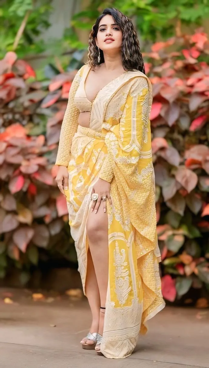 Sravanthi Chokarapu photo 4 — Brown, Asian