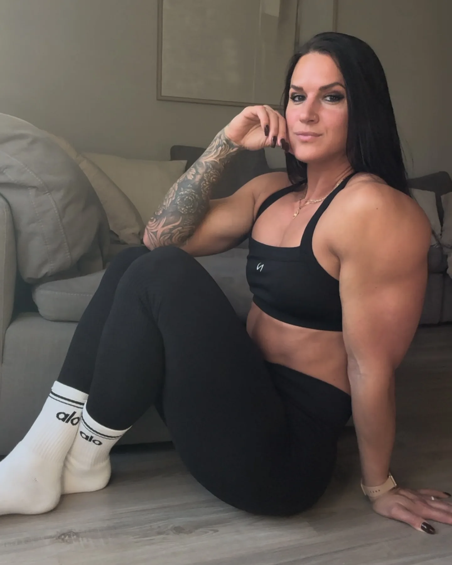Stefanie Roth photo 10 — Athletic, Brown