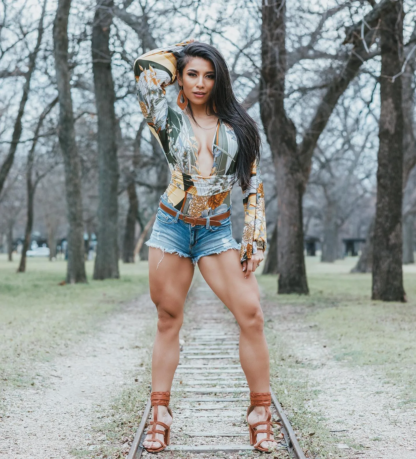 Stephanie McHugh photo 9 — Muscular, Brown