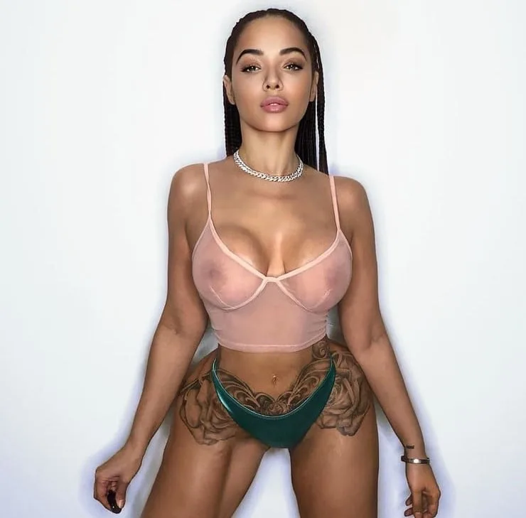 Stephanie Santiago photo 3 — Average, Brown