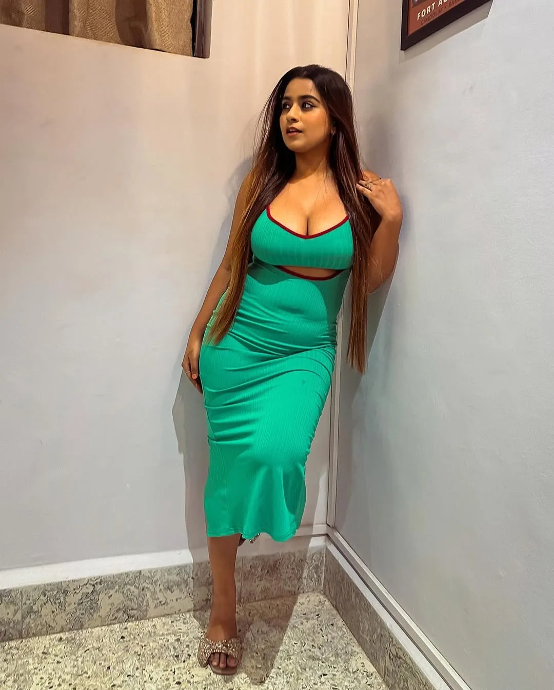 Suhana Khan (Suhu) photo 3 — Average, Brown