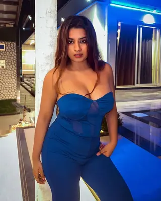 Suhana Khan (Suhu) photo 8 — Black, Average