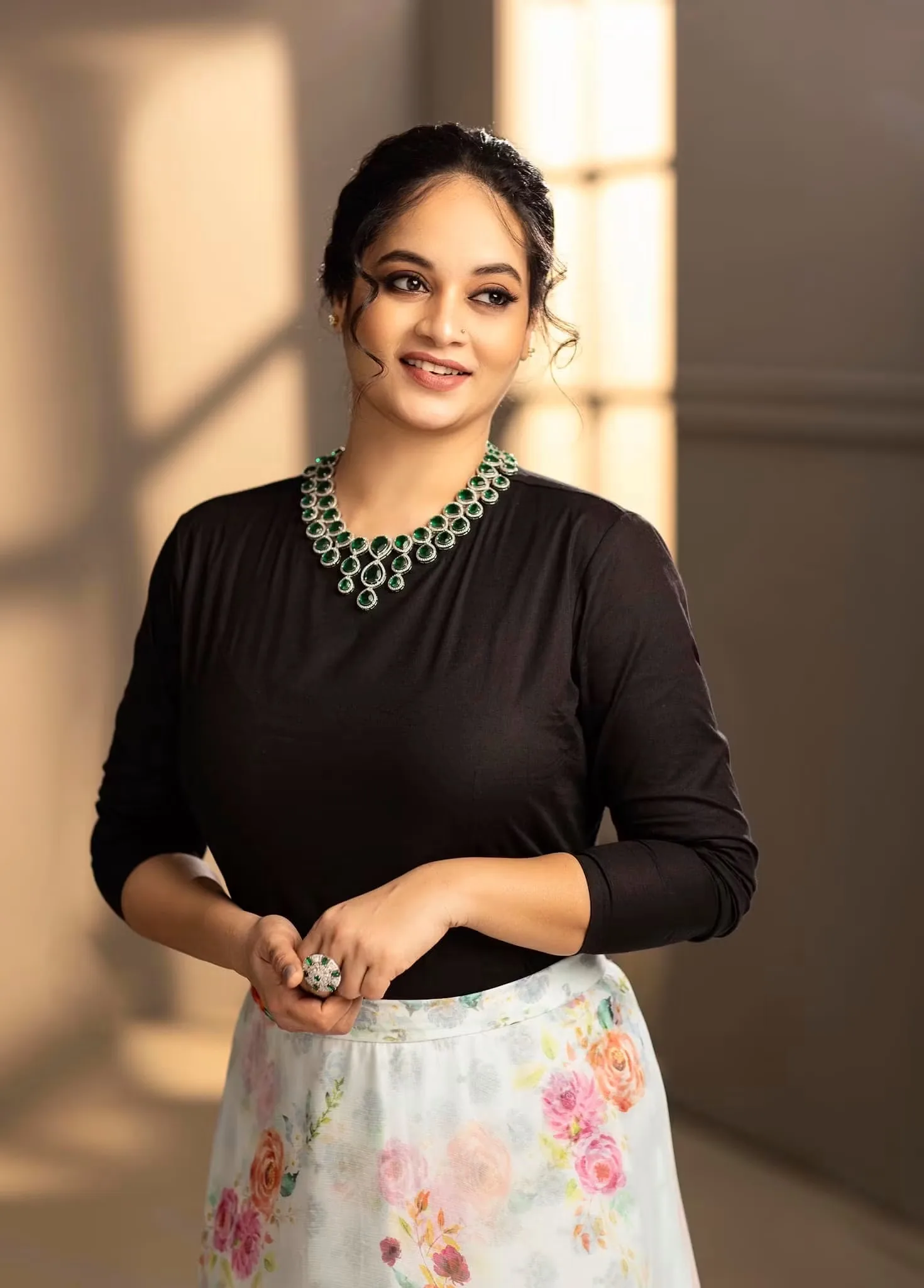 Suja Varunee photo 10 — Brown, Asian
