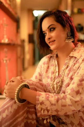 Suja Varunee photo 8 — Black, Average