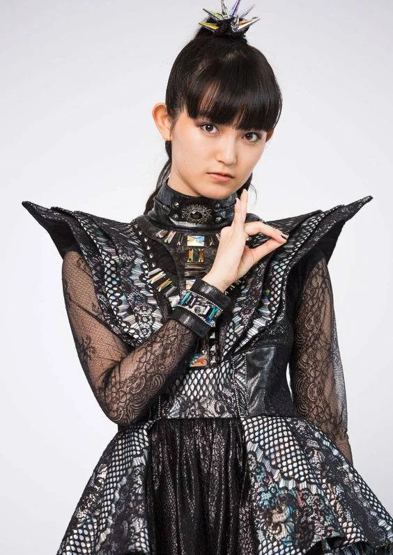 Suzuka Nakamoto photo 4 — Brown, Asian