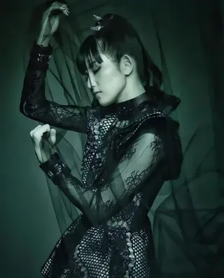 Suzuka Nakamoto photo 8 — Black, Athletic