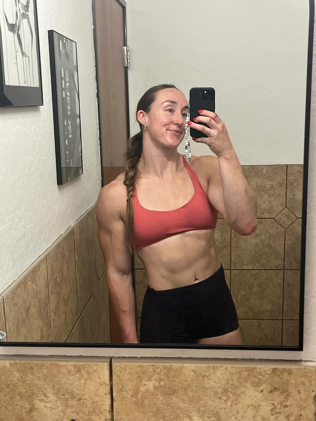 Sydney Michalyshen photo 14 — Brown, Muscular