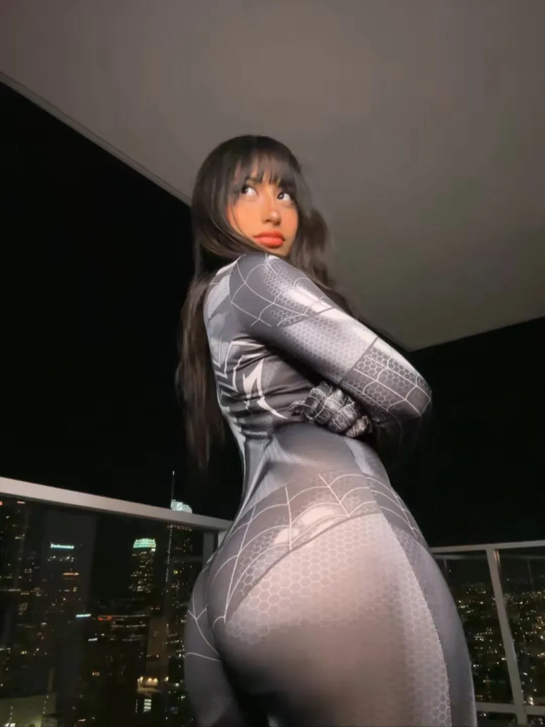 Talia Taylor photo 2 — Brown, Slim